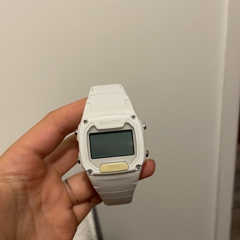 Shark tide surf watch white